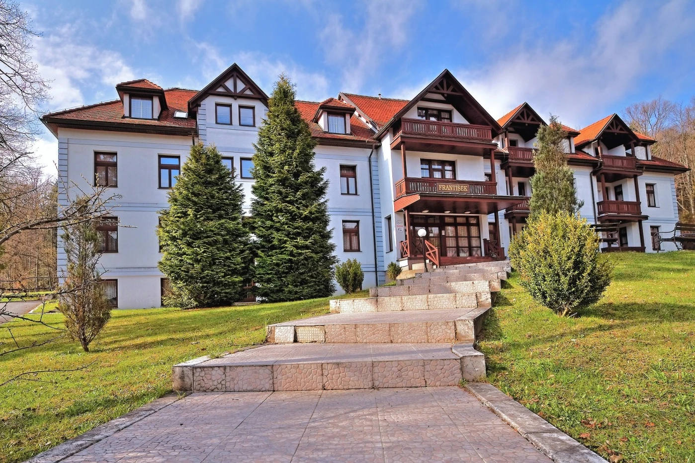 VILA FRANTIŠEK **+ A HOTEL MIER **+