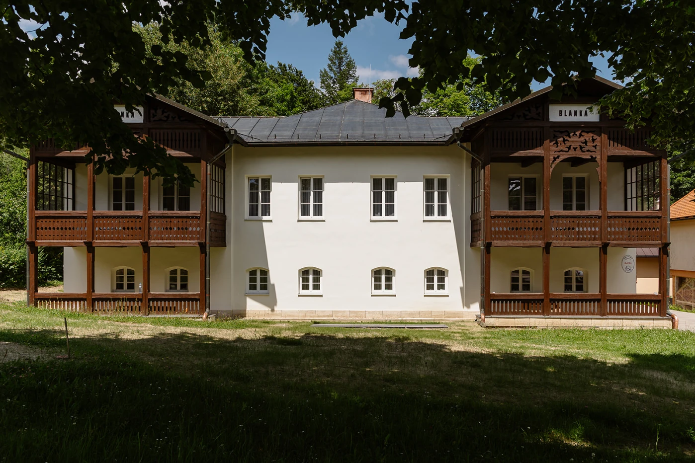 VILA BLANKA ***